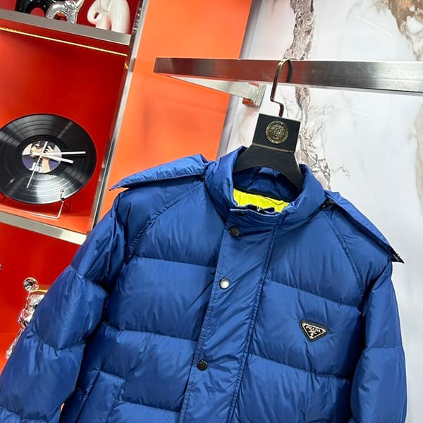 入手困難プラダ Re-Nylon ダウンジャケット スーパーコピー pup97328